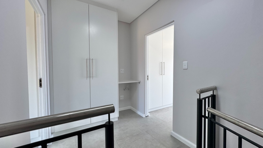 2 Bedroom Property for Sale in Gordons Bay Central Western Cape